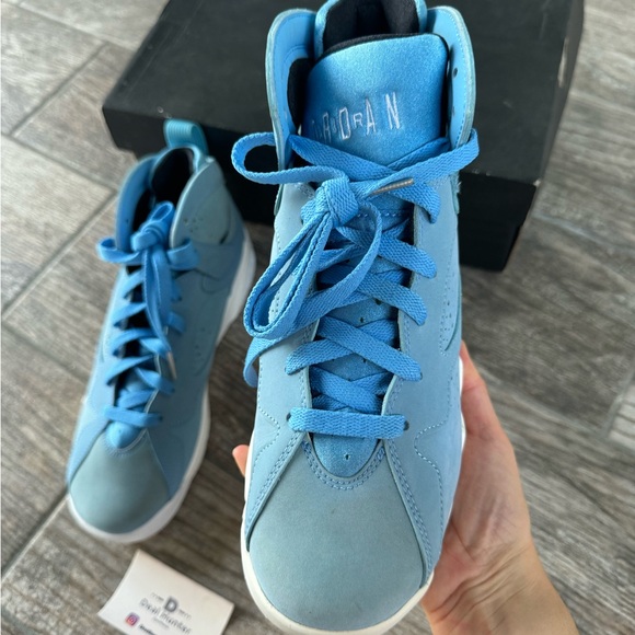 New Air Jordan 7 Retro “Pantone” Big Kids sneakers (K6.5/W8) - Picture 3 of 9